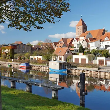 Apartment, Plau Am דירה *